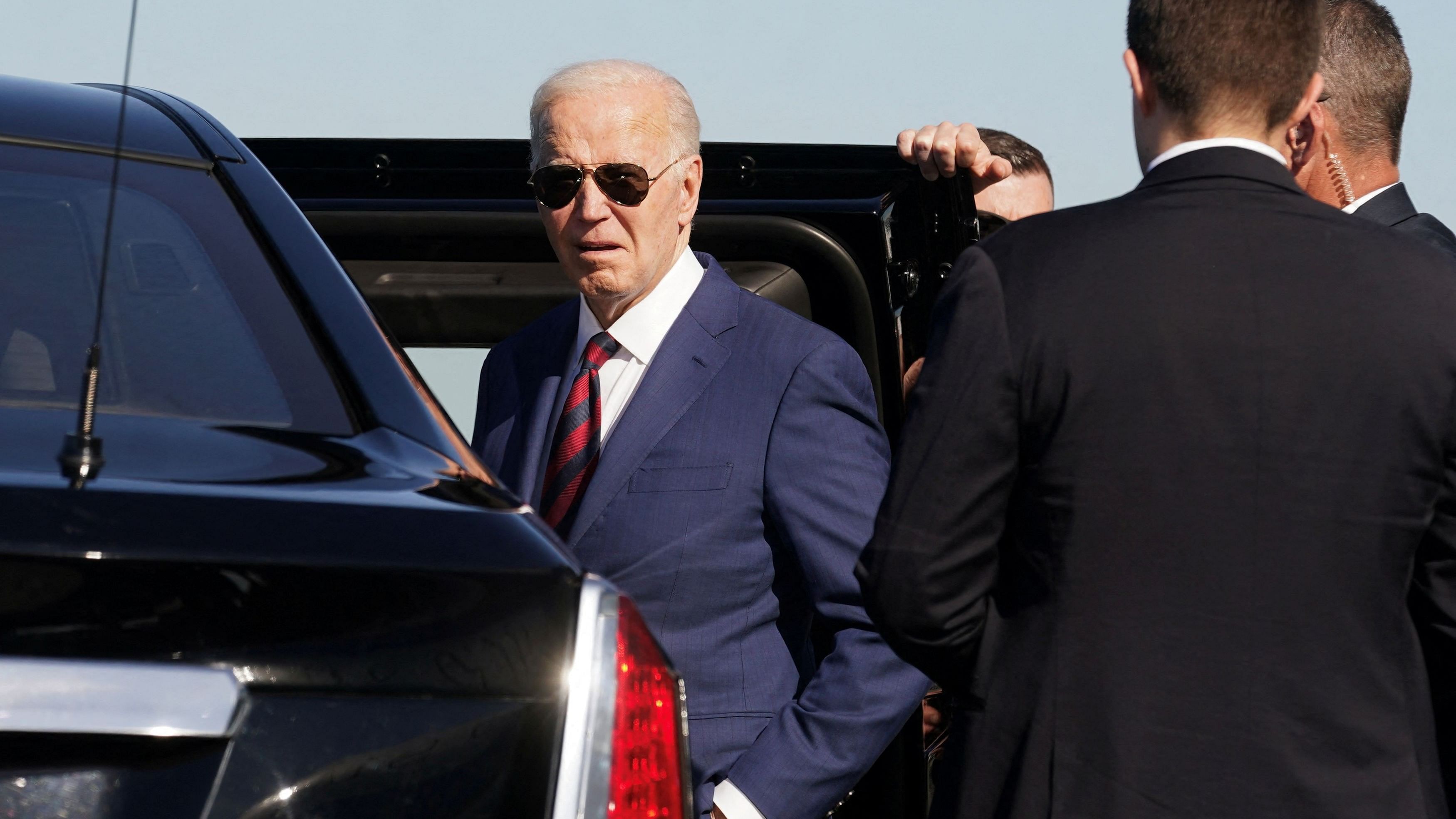 <div class="paragraphs"><p>U.S. President Joe Biden steps into his limo upon his arrival in Seattle, Washington.</p></div>