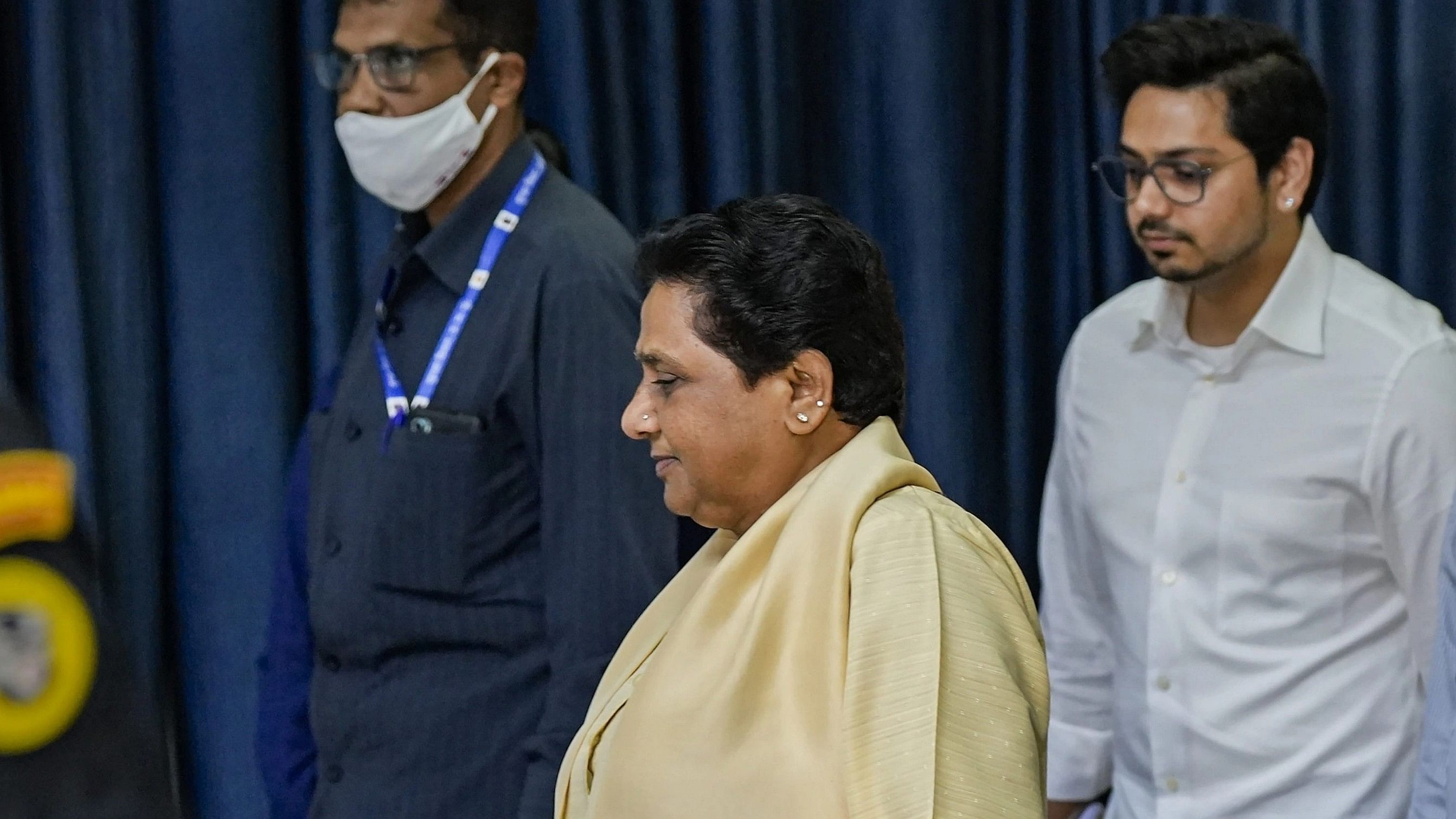 <div class="paragraphs"><p>Bahujan Samaj Party (BSP) supremo Mayawati with nephew  Akash Anand.</p></div>