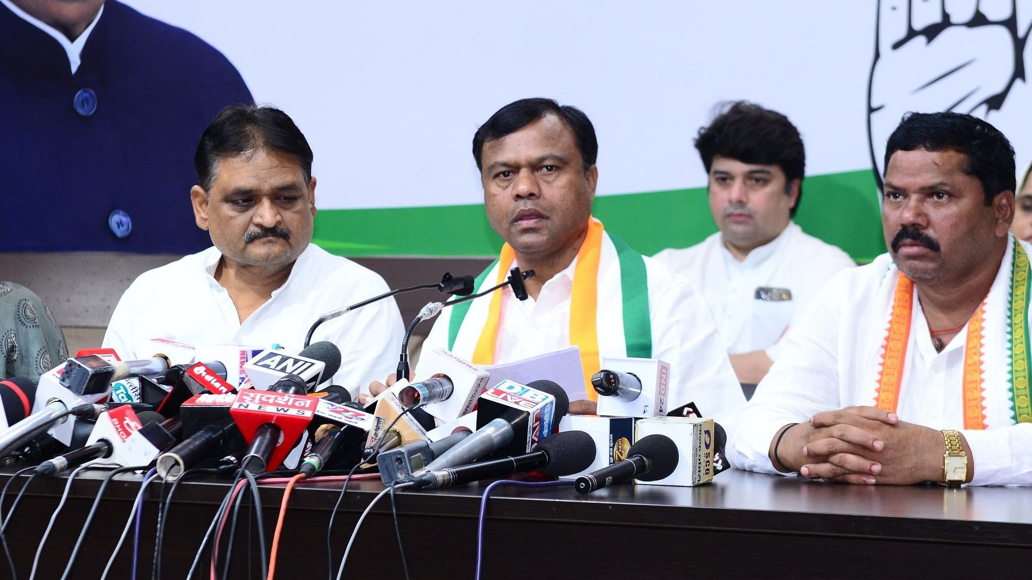 <div class="paragraphs"><p>State Congress chief Deepak Baij addressing a press conference in Raipur.&nbsp;</p></div>