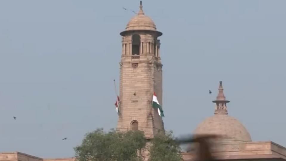 <div class="paragraphs"><p>Screengrab of video showing the Indian flag in Delhi flying at half mast on Tuesday, May 21, 2024.</p></div>