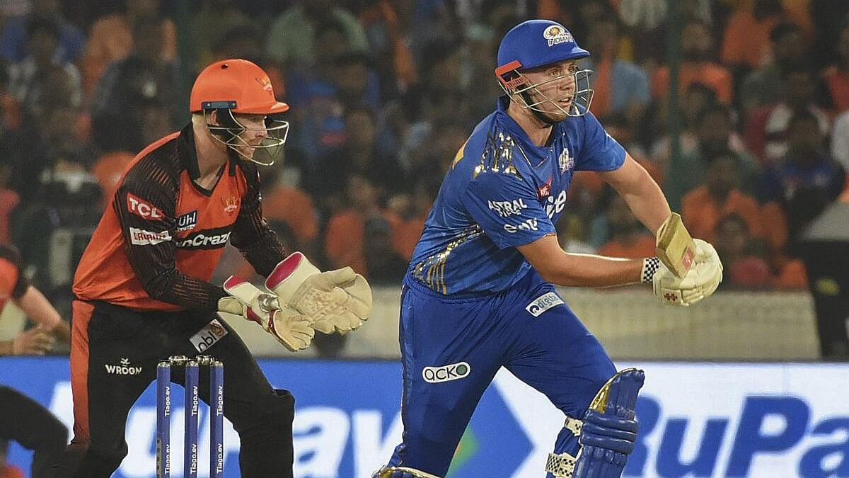 <div class="paragraphs"><p>Mumbai Indians batter Cameron Green plays a shot during the IPL 2023 cricket match between Sunrisers Hyderabad and Mumbai Indians, at Rajiv Gandhi International Cricket Stadium, in Hyderabad, Tuesday, April 18, 2023.</p></div>