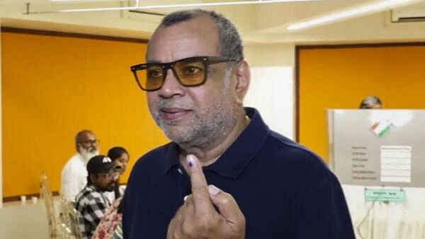 <div class="paragraphs"><p>Bollywood actor Paresh Rawal shows his inked finger after casting his vote during the fifth phase of Lok Sabha elections, in Mumbai.</p></div>