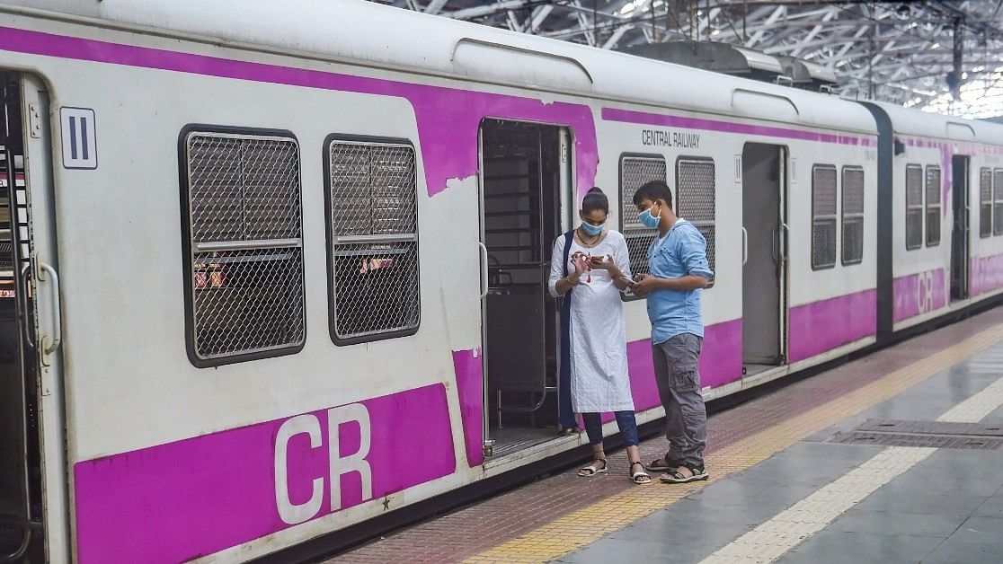 <div class="paragraphs"><p>One of the stranded local train in Thane</p></div>