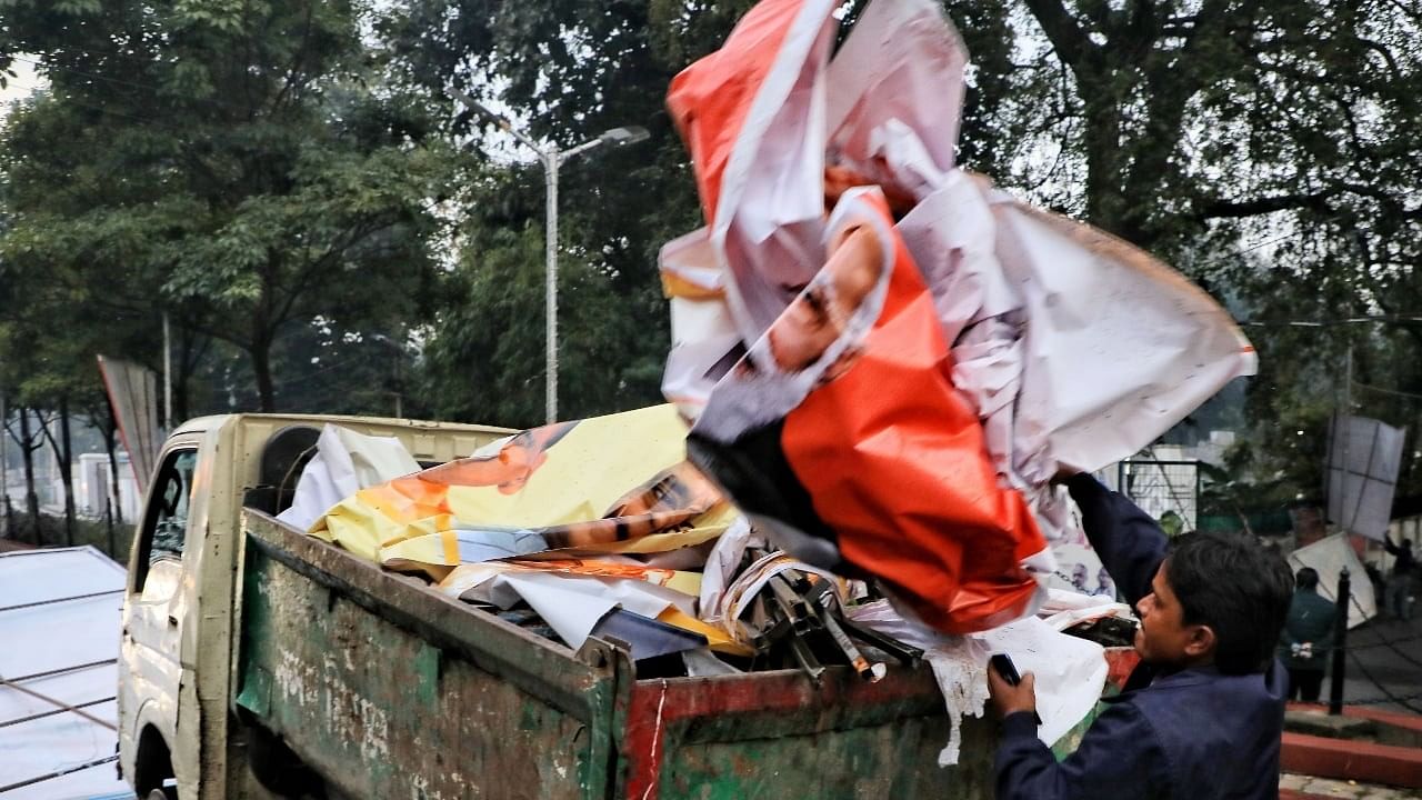 <div class="paragraphs"><p>Authorities remove hoardings and posters put up by political parties after the MCC&nbsp;came into effect. Representative image</p></div>