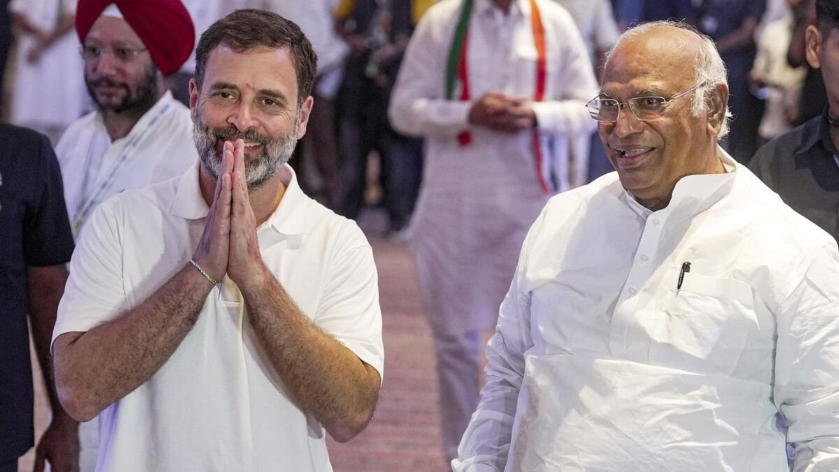 <div class="paragraphs"><p>Congress President Mallikarjun Kharge and party leader Rahul Gandhi.</p></div>