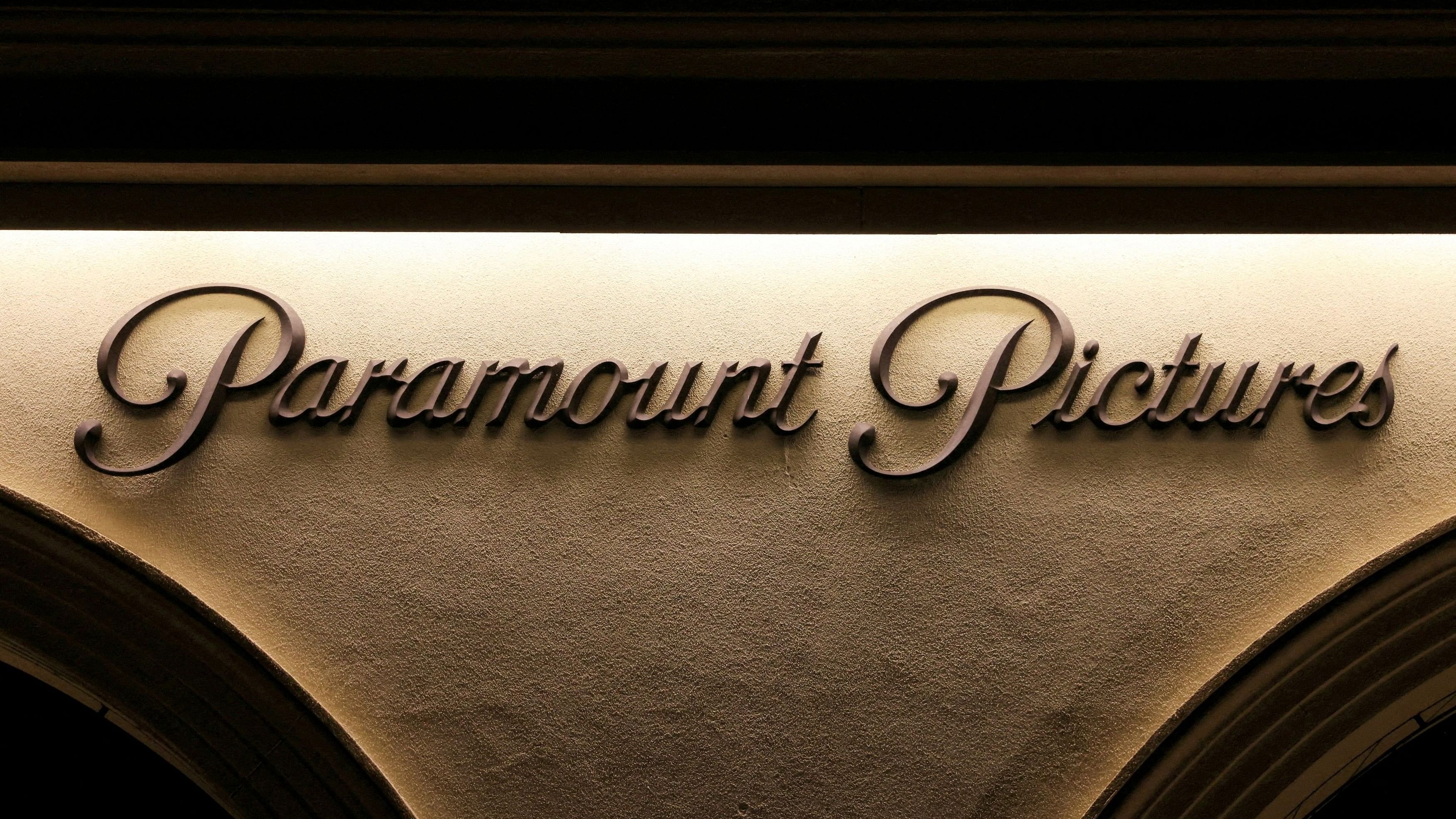 <div class="paragraphs"><p>The logo of Paramount Pictures studios.</p></div>