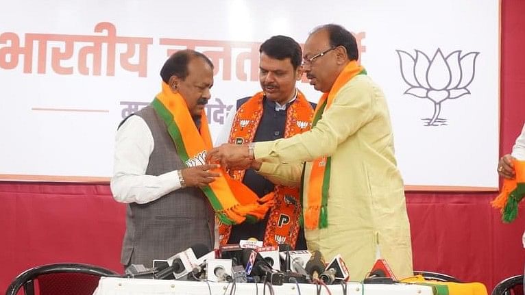 <div class="paragraphs"><p>Dr Rajendra Gavit rejoins  BJP in presence of Maharashtra deputy chief minister Devendra Fadnavis.</p></div>