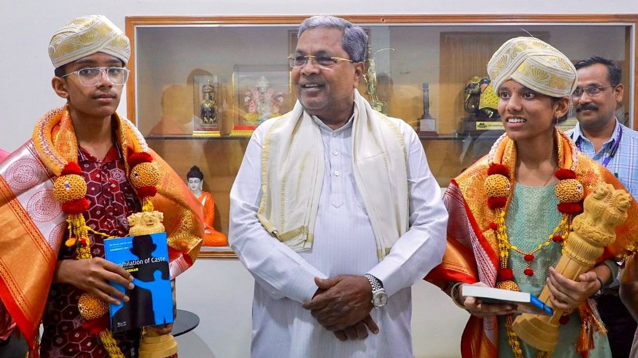 <div class="paragraphs"><p>SSLC state toppers Ankita of Mudhol and Navneet K C of Mandya were felicitated by<br>Chief Minister Siddaramaiah in Bengaluru on Tuesday. </p></div>