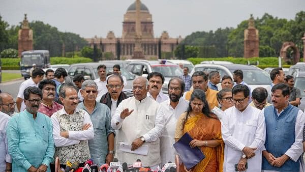 <div class="paragraphs"><p>Leader of Opposition in the Rajya Sabha Mallikarjun Kharge with other I.N.D.I.A. leaders address the media.</p></div>