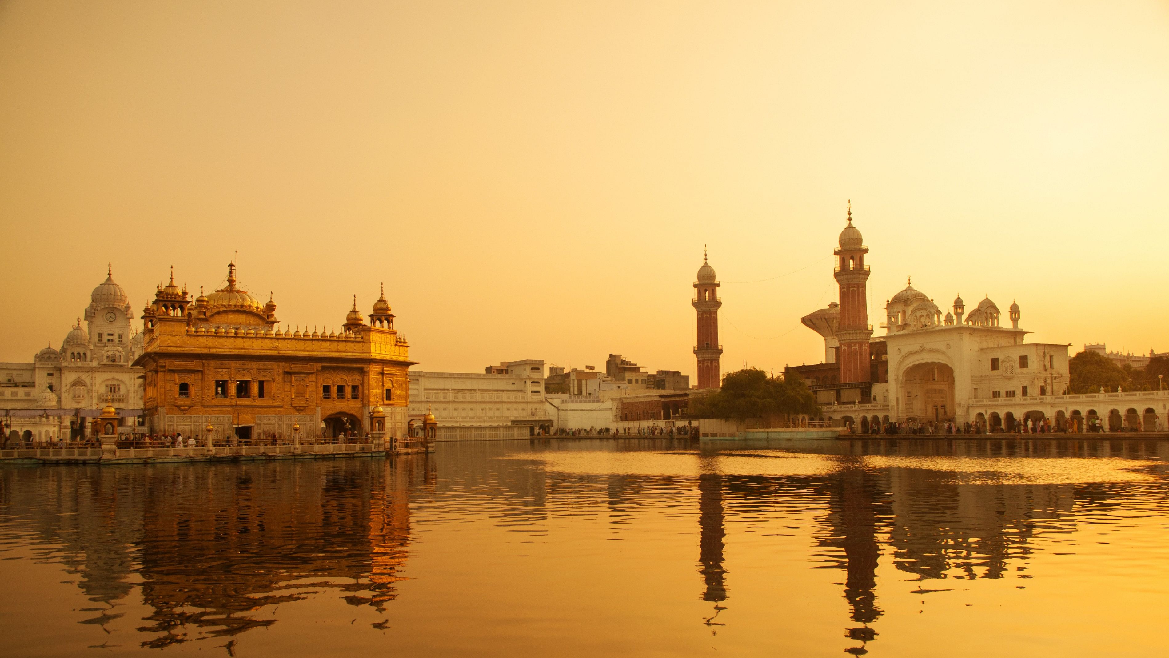 <div class="paragraphs"><p>Sunrise at Golden Temple in Amritsar</p></div>