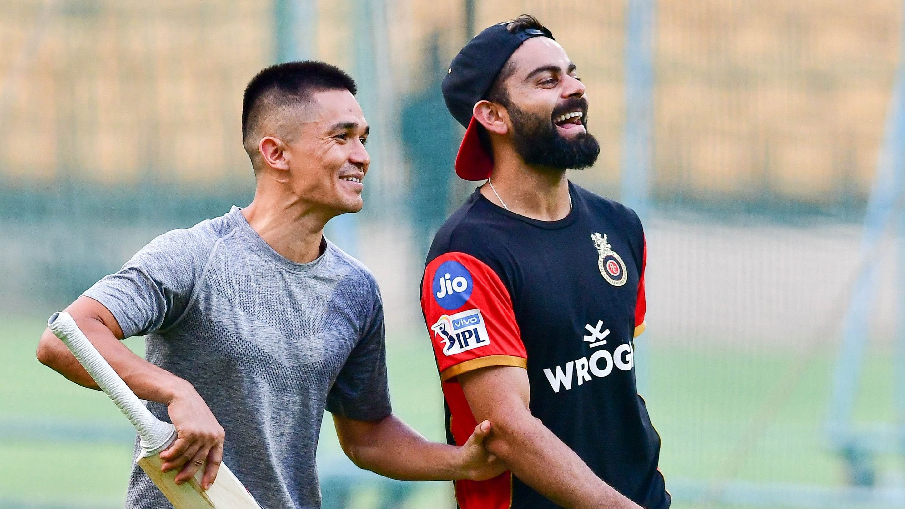 <div class="paragraphs"><p>Star India cricketer Virat Kohli with Indian football&nbsp;captain Sunil Chhetri.</p></div>