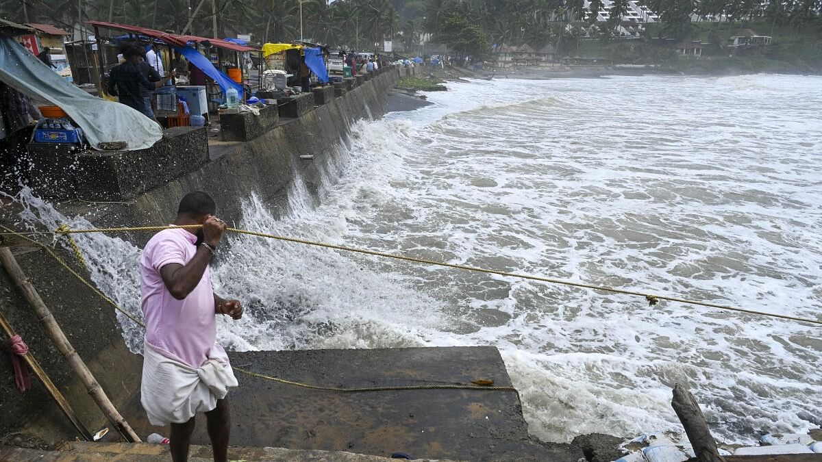 <div class="paragraphs"><p>Sea waves crash against the shore at Grove Beach, Kovalam, in Thiruvananthapuram.</p></div>