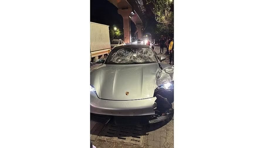 <div class="paragraphs"><p>A photo showing the crashed Porsche</p></div>