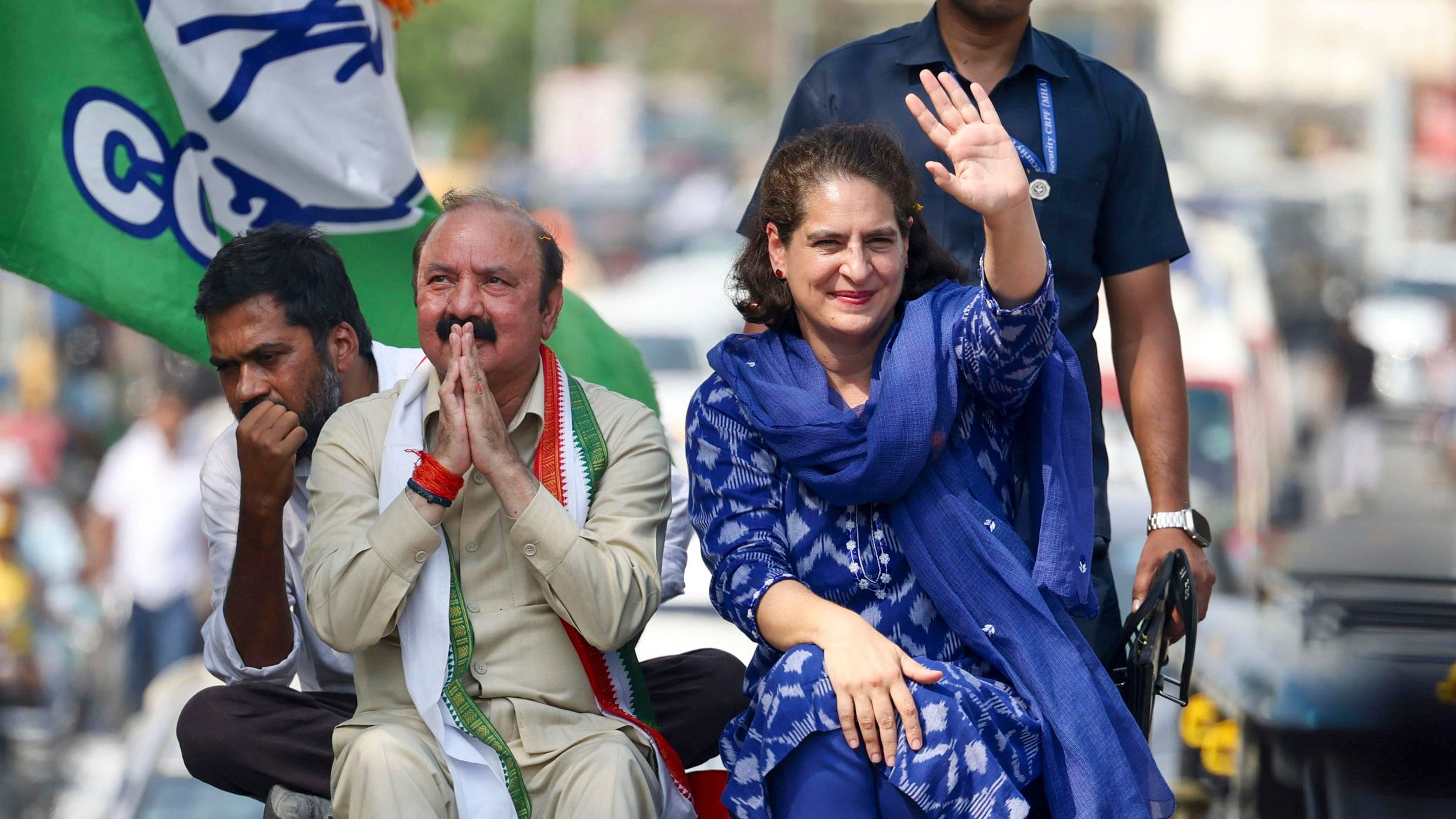 <div class="paragraphs"><p>Congress leader Priyanka Gandhi Vadra with the party's candidate from Amethi constituency Kishori Lal Sharma during an election roadshow.</p></div>