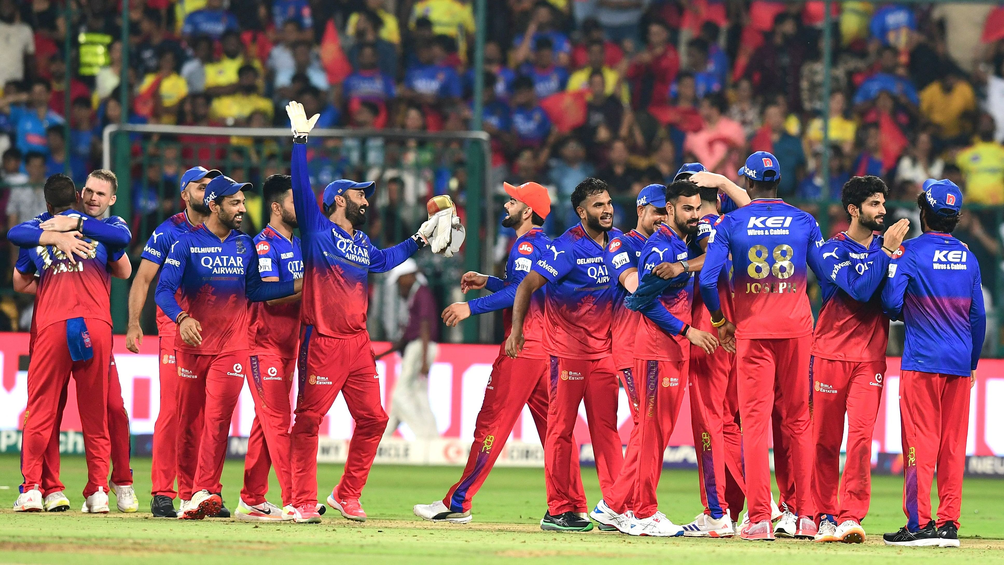 <div class="paragraphs"><p>Royal Challengers Bengaluru players celebrate after defeating Chennai Super Kings in a scintillating last league game to enter the play-offs at the M Chinnaswamy stadium on Saturday. </p></div>