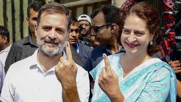 <div class="paragraphs"><p>Priyanka and Rahul Gandhi show their inked fingers after voting</p></div>