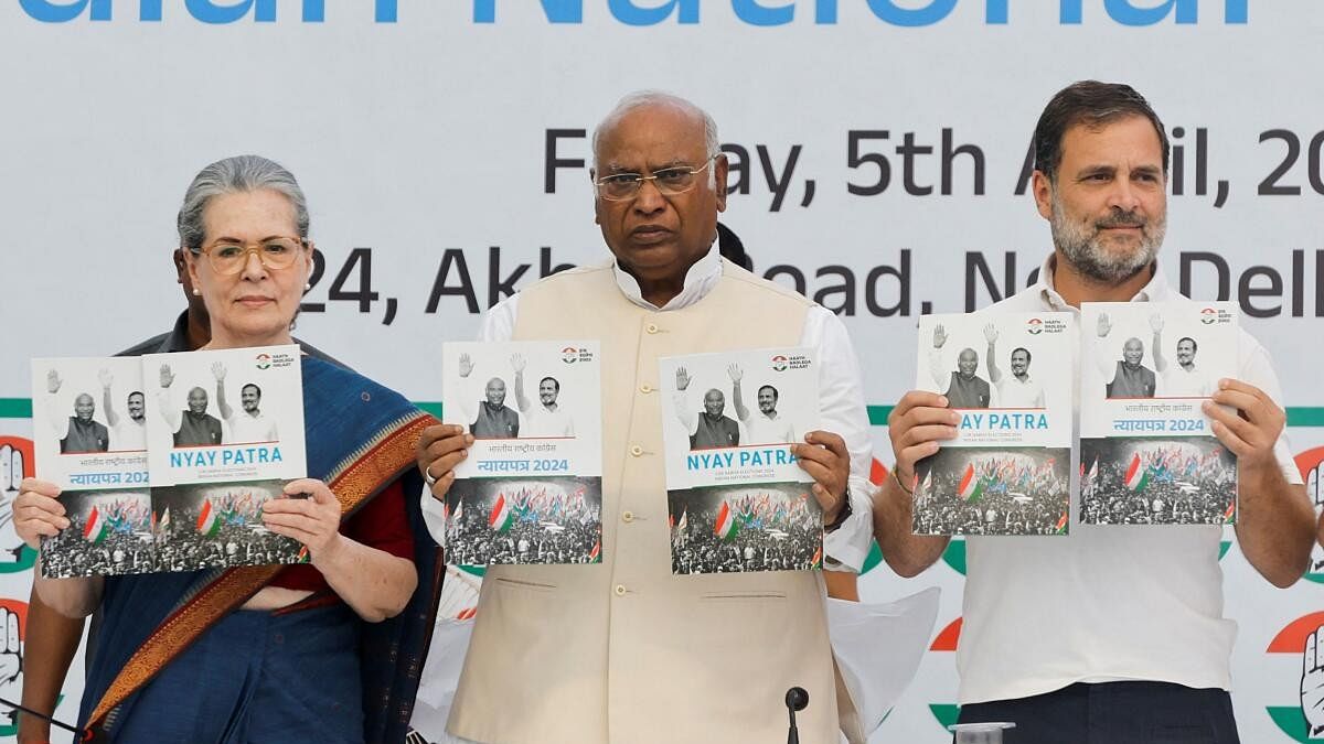 <div class="paragraphs"><p>Sonia Gandhi and Rahul Gandhi, along with Mallikarjun Kharge, President of the Congress Party, display the party's manifesto for the general election in New Delhi.</p></div>