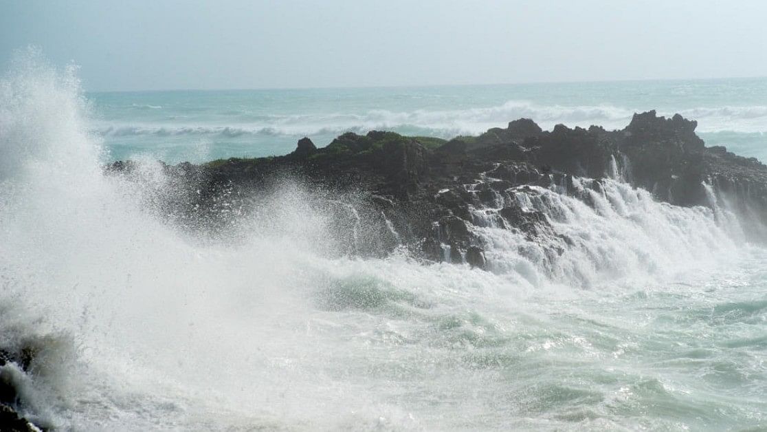 <div class="paragraphs"><p>Representative image of rogue sea waves.</p></div>