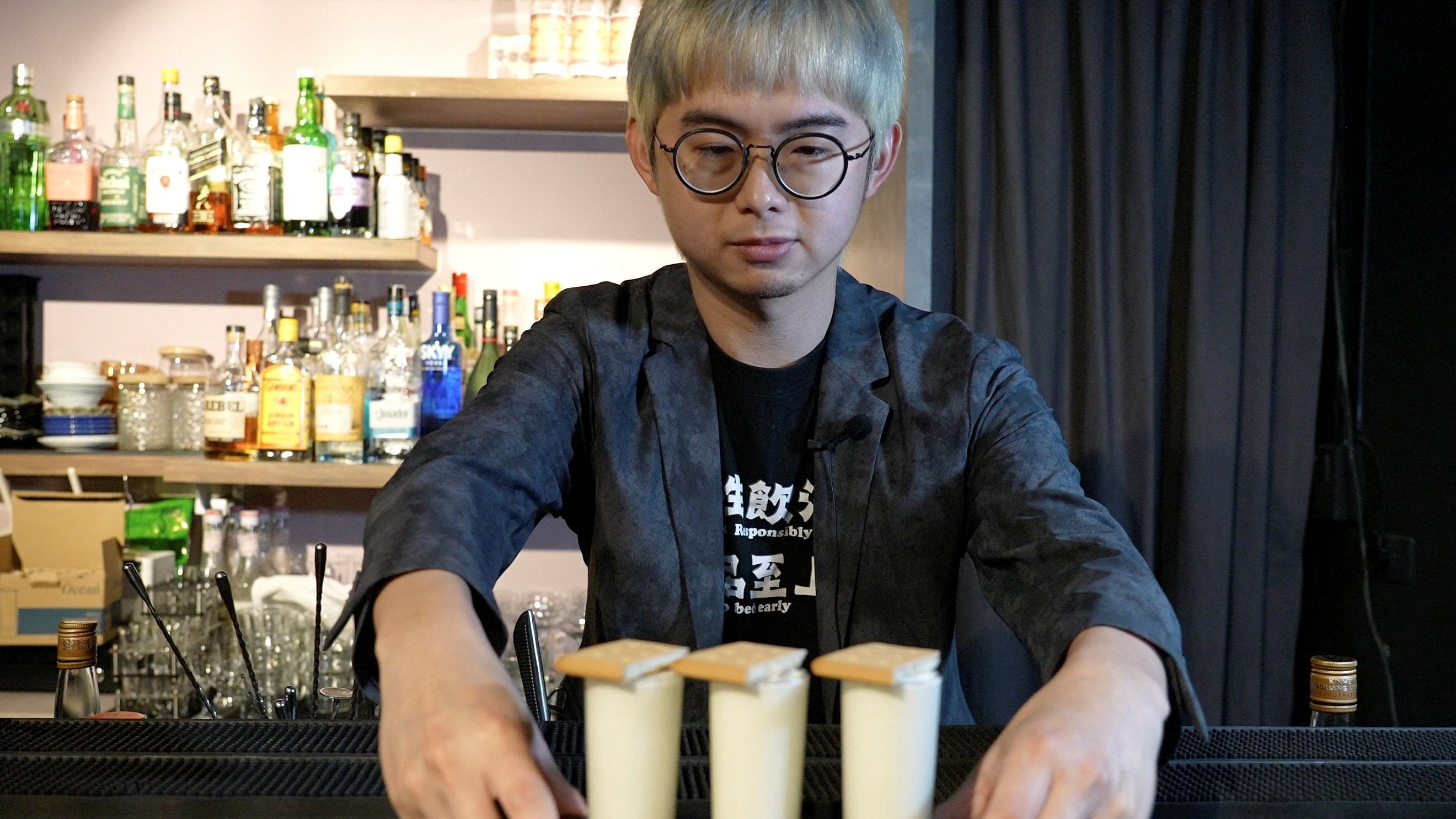 <div class="paragraphs"><p>Powei Lee, 31, owner of Kinmen Mojo Bar, displays for the camera the "Pick and Eat" cocktail, in Kinmen Island, Taiwan, May 25, 2024. </p></div>
