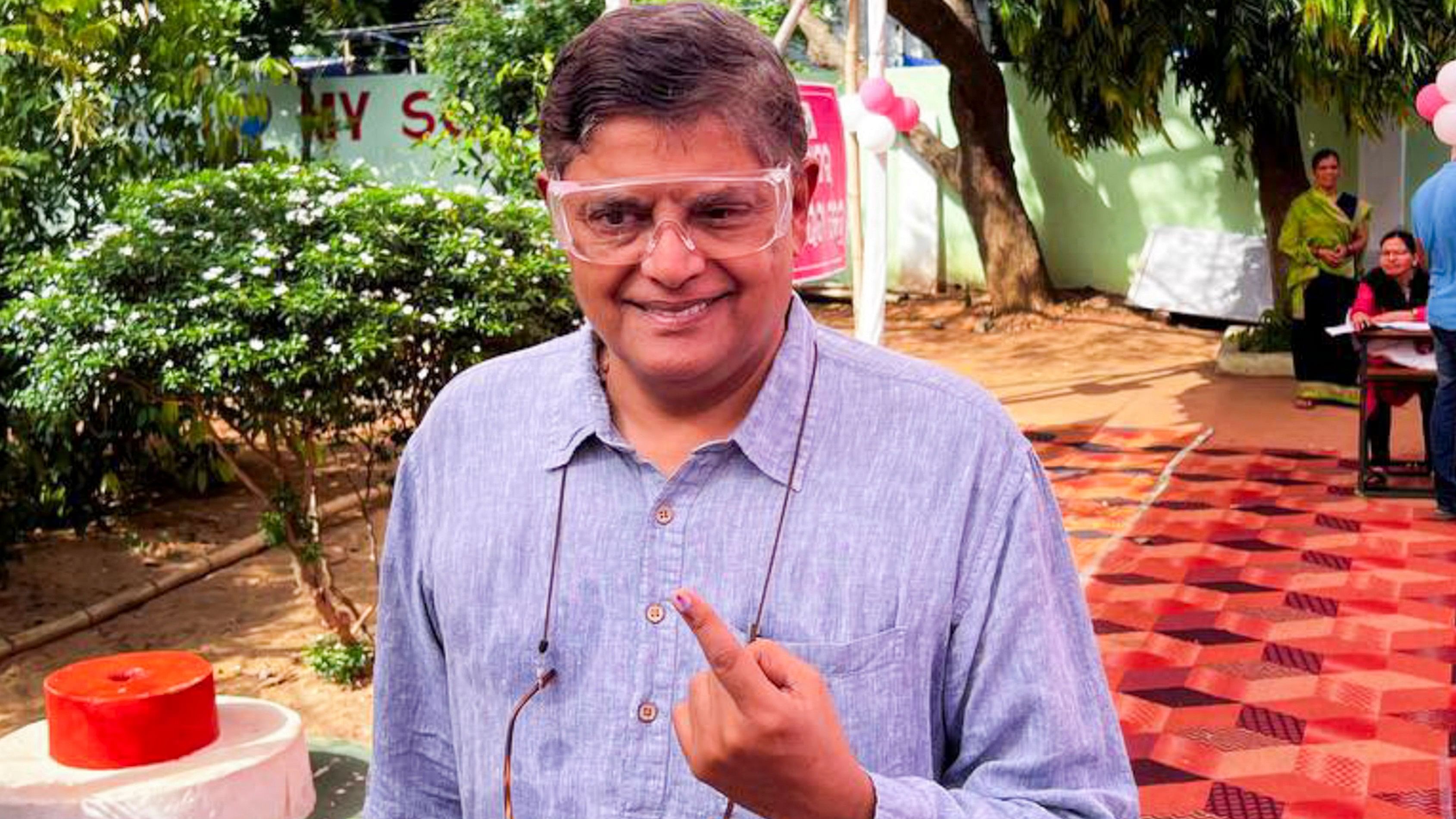 <div class="paragraphs"><p>  Baijayant Jay Panda shows his finger marked with indelible ink after casting vote at a polling booth, during the sixth phase of Lok Sabha elections, on Saturday, May 25, 2024. </p></div>