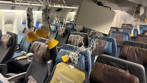 <div class="paragraphs"><p>The interior of Singapore Airlines flight SQ321 is pictured after an emergency landing at Bangkok's Suvarnabhumi International Airport, Thailand.</p></div>