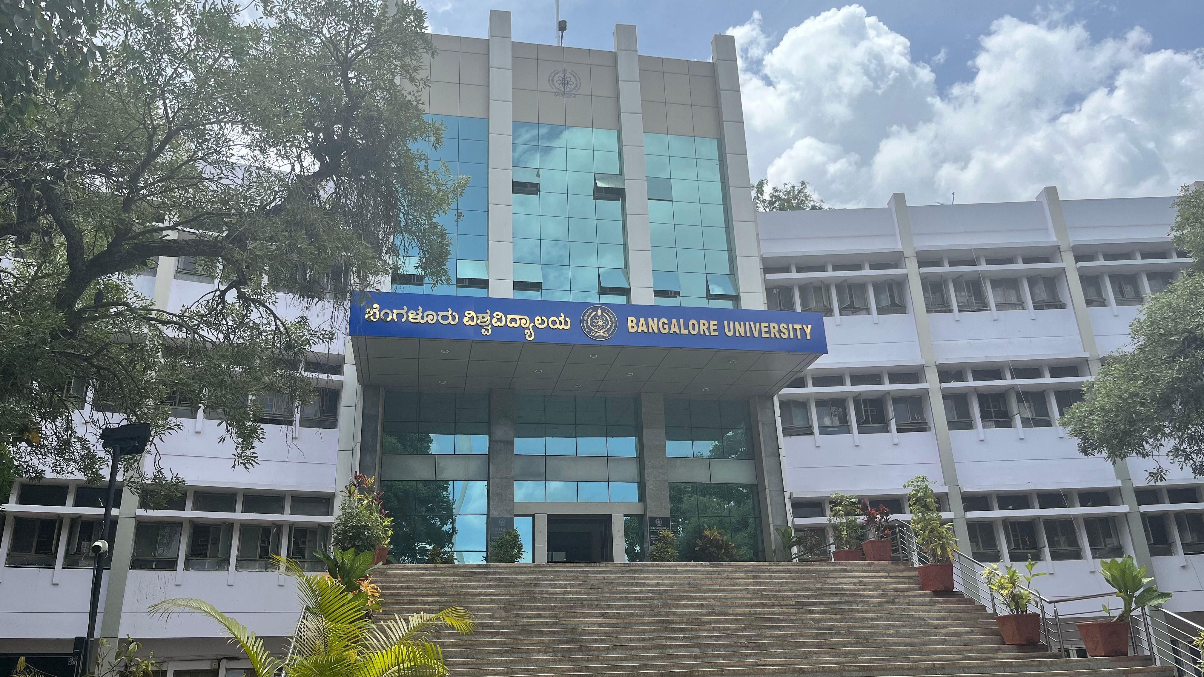 <div class="paragraphs"><p>The Bangalore University admin building.</p></div>