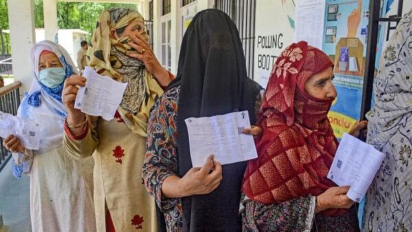 <div class="paragraphs"><p>Women wait in a queue at a polling station during the sixth phase of Lok Sabha elections, in Anantnag district of south Kashmir, Saturday, May 25, 2024.</p></div>