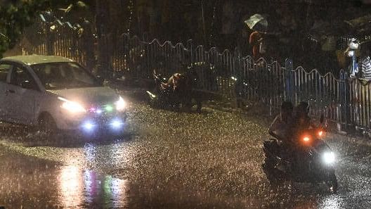 <div class="paragraphs"><p>Commuters on road amid rains, in Kolkata.</p></div>