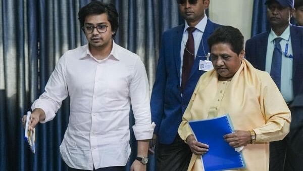 <div class="paragraphs"><p>Bahujan Samaj Party (BSP) supremo Mayawati with her nephew Akash Anand.</p></div>