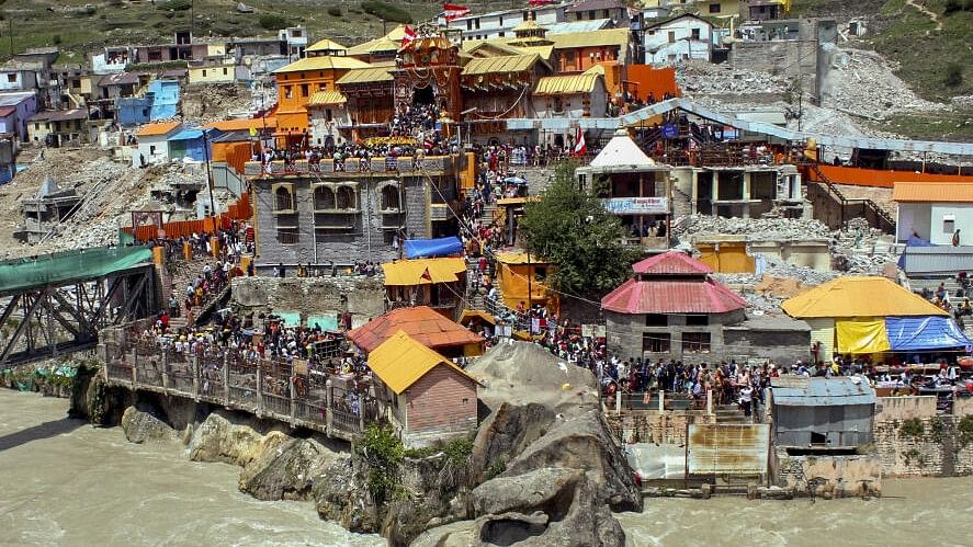 <div class="paragraphs"><p>Devotees arrive to offer prayers at Badrinath Temple during the 'Char Dham Yatra', in Chamoli district.</p></div>