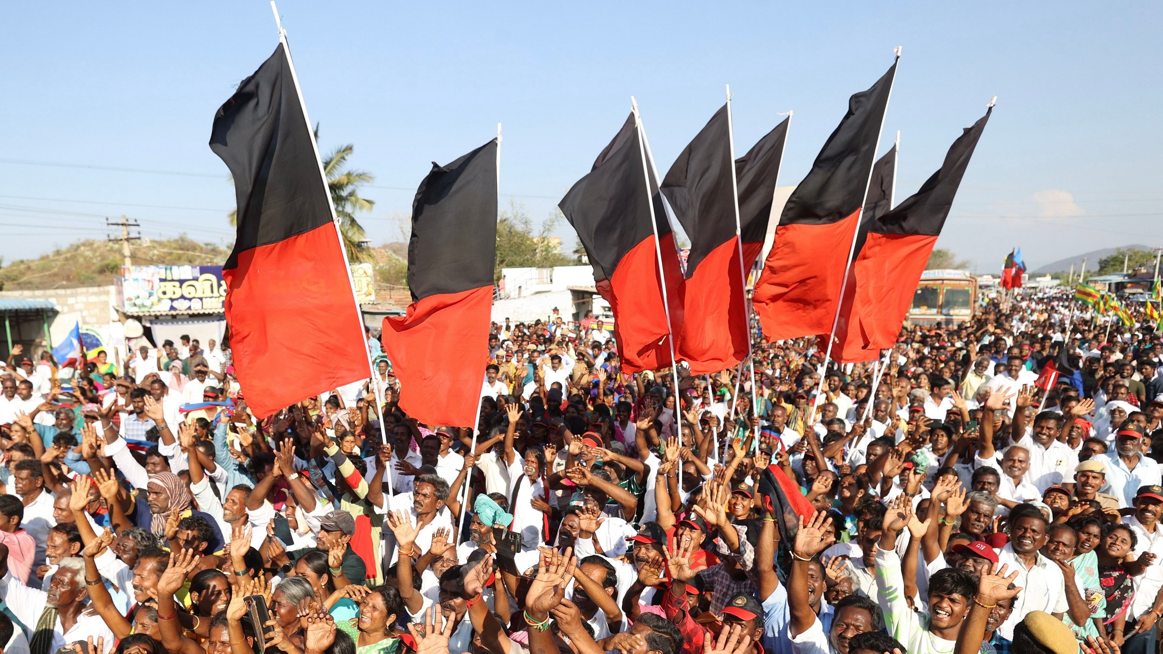 <div class="paragraphs"><p>DMK flag</p></div>