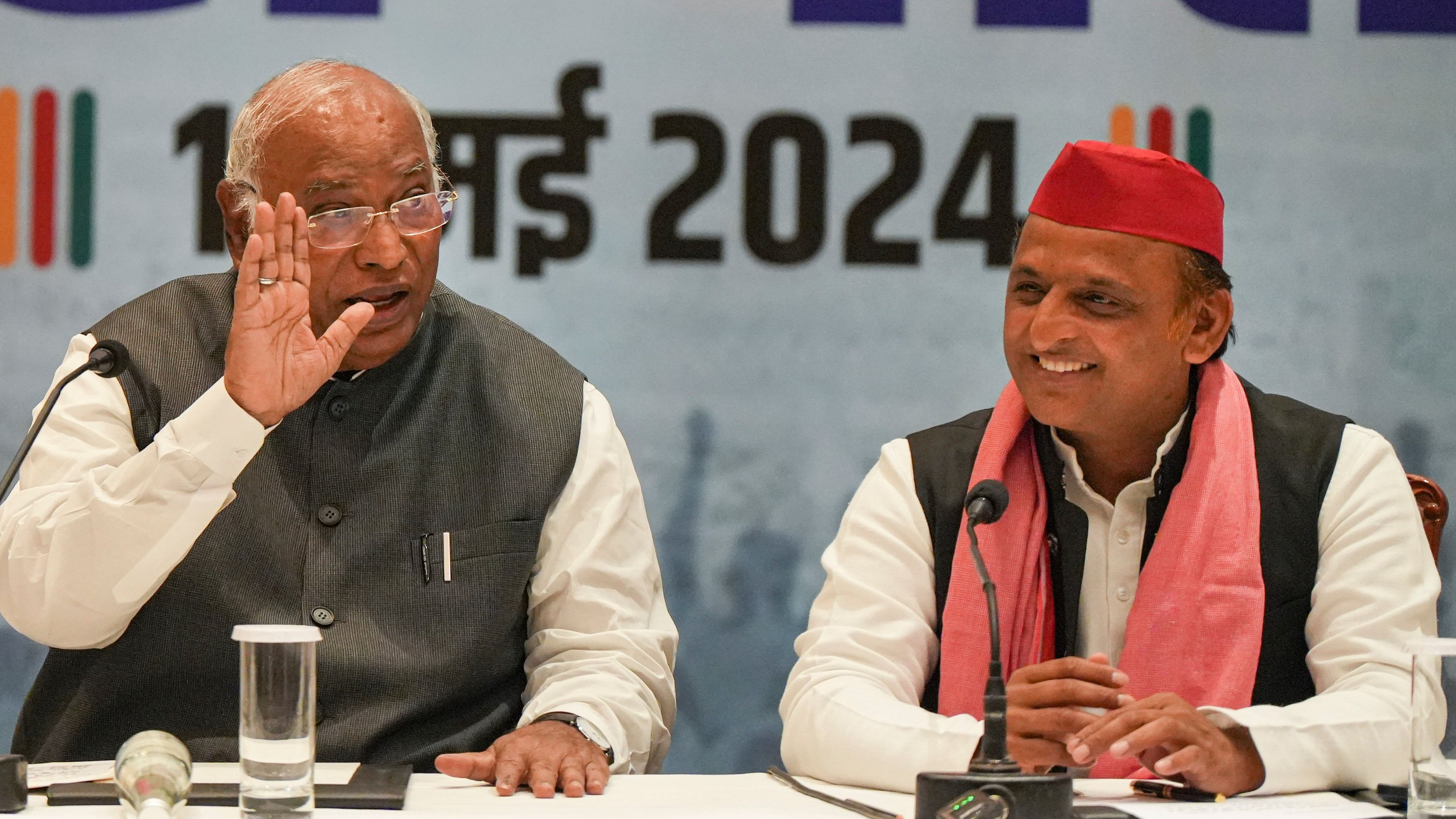 <div class="paragraphs"><p>Lucknow: Congress President Mallikarjun Kharge and Samajwadi Party President Akhilesh Yadav during a joint press conference, in Lucknow, Wednesday, May 15, 2024. </p></div>