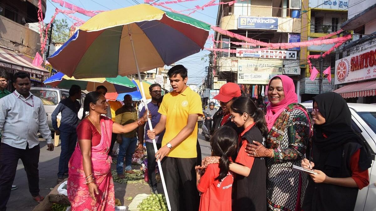 <div class="paragraphs"><p>Volunteers are seen distributing umbrellas among vendors in Hyderabad in the summer.&nbsp;&nbsp;</p></div>