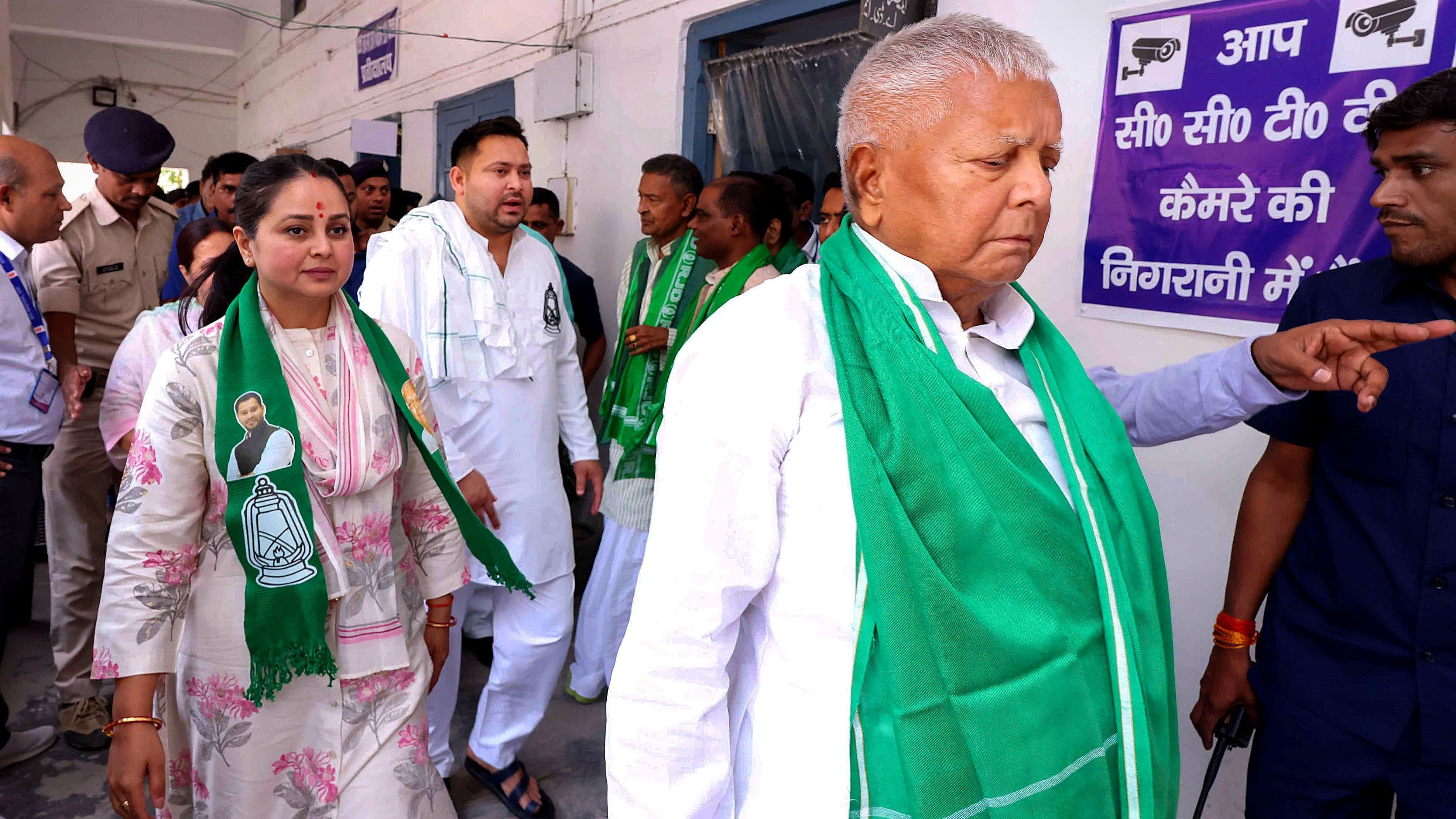 <div class="paragraphs"><p> RJD chief Lalu Prasad Yadav with his daughter and party candidate from Saran constituency Rohini Acharya </p></div>