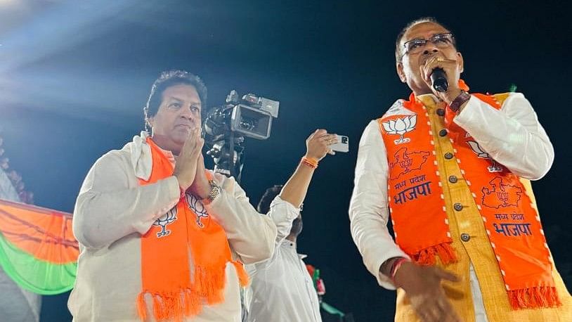 <div class="paragraphs"><p>(L)&nbsp;Bhojpur MLA Surendra Patwa with former Madhya Pradesh CM Shivraj Singh Chouhan.</p></div>