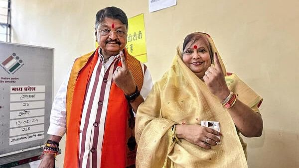 <div class="paragraphs"><p>JP leader Kailash Vijayvargiya and his wife show their fingers marked with indelible ink after casting votes for the fourth phase of Lok Sabha elections, in Indore, Madhya Pradesh.</p></div>