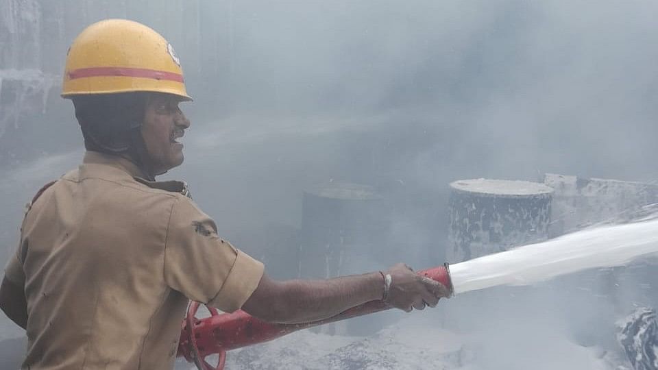 <div class="paragraphs"><p>Fire personnel trying to dousefire at tyre resoling company in Baikampady Industrial Estate in Baikampady</p></div>