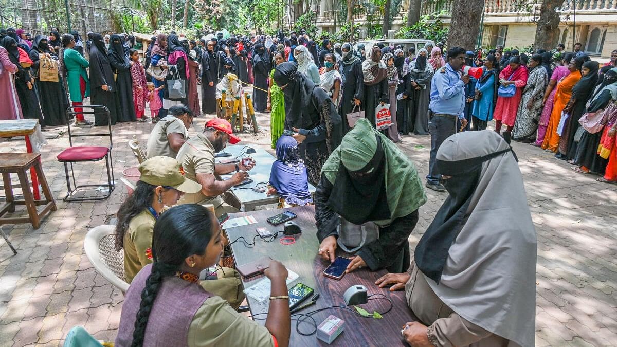 <div class="paragraphs"><p>Large number of women standing in queue to open IPPB account in Post Office at General Post Office (GPO), Dr B R Ambedkar vedhi, in Bengaluru on Wednesday, 29th May 2024.</p></div>