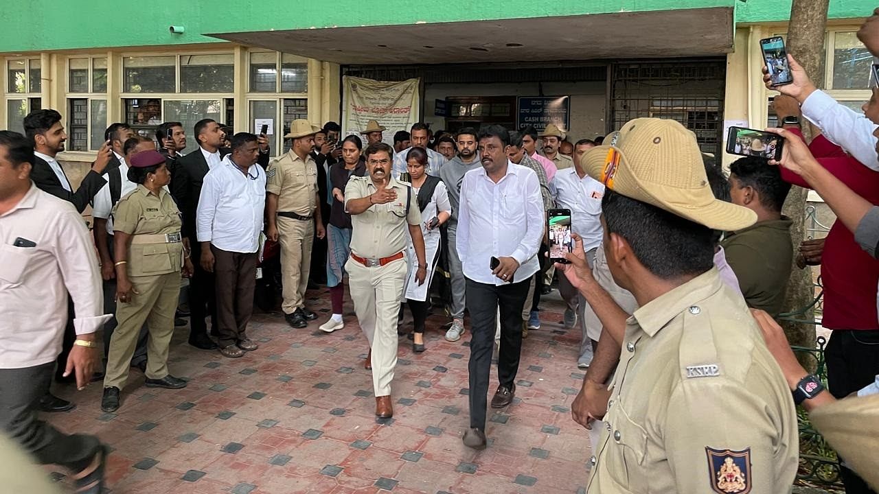 <div class="paragraphs"><p>Suspended JD(S) leader Prajwal Revanna being taken out of Bengaluru court by Special Investigation Team (SIT) on Friday.</p></div>