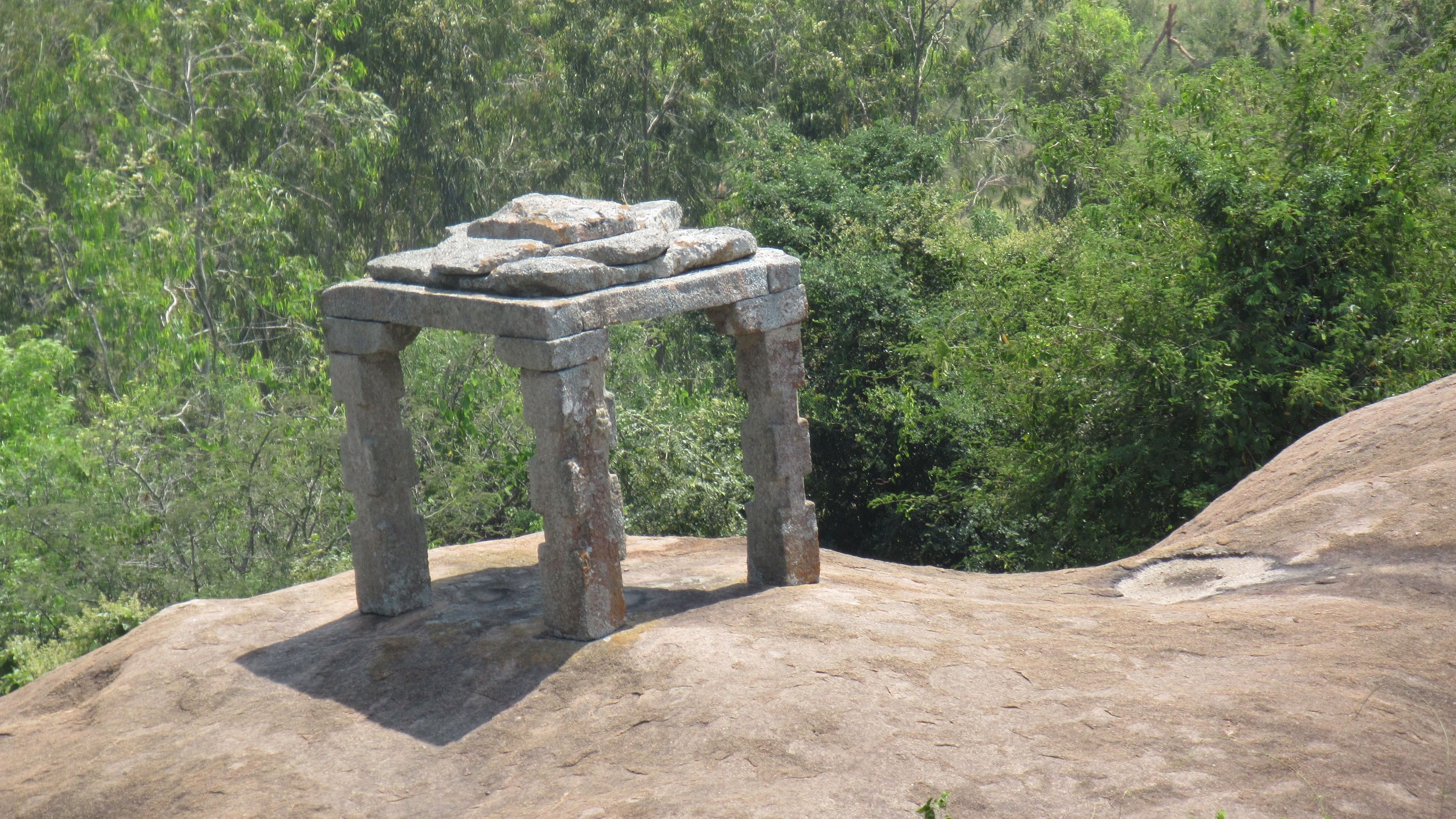 The four-pillared 'mantapa' on the overhanging rock of Iraji's cave. Photos by author