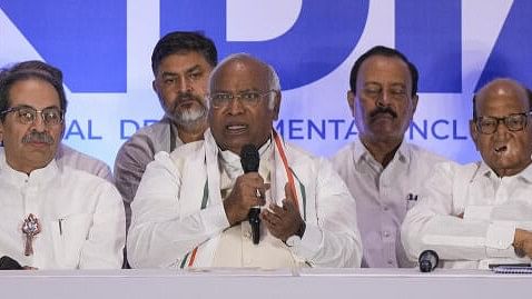 <div class="paragraphs"><p>Congress President Mallikarjun Kharge with NCP (Sharad) Chief Sharad Pawar and Shiv Sena (UBT) Chief Uddhav Thackeray during an INDIA alliance press conference, in Mumbai, Saturday, May 18, 2024.</p></div>