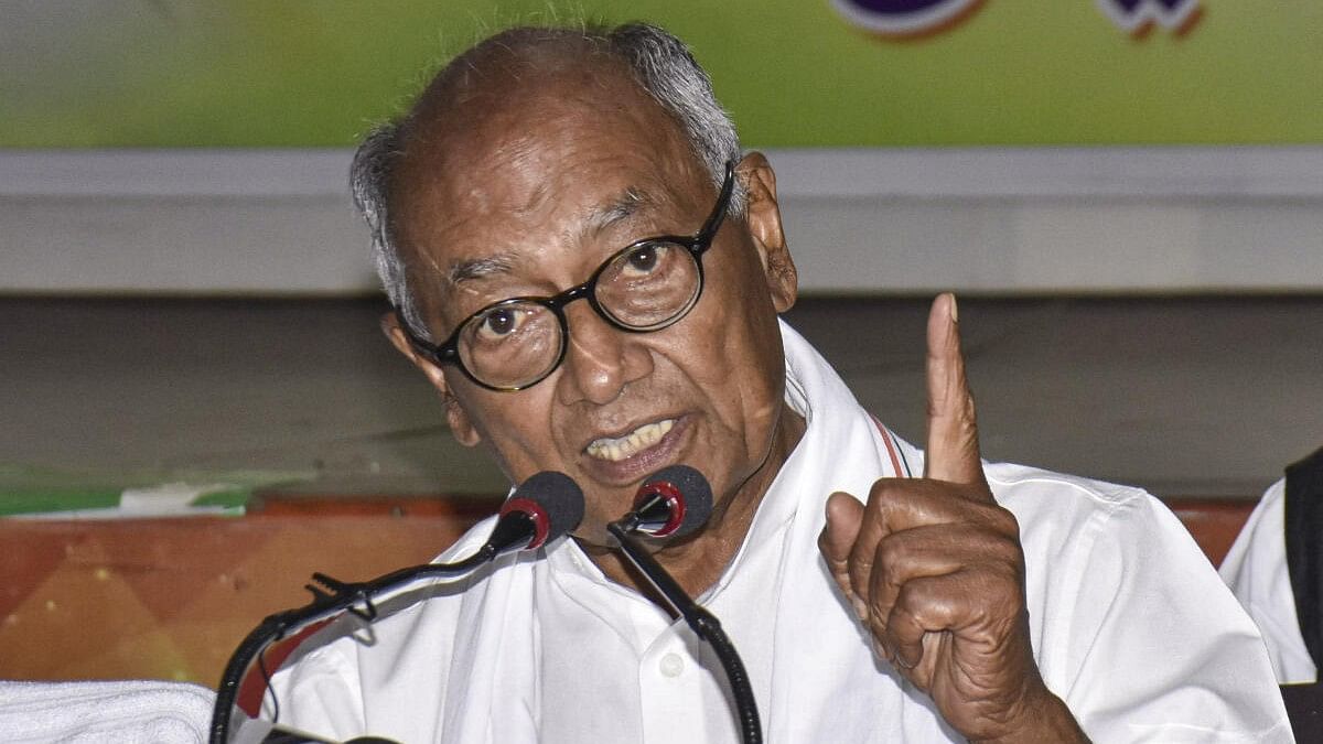 <div class="paragraphs"><p>Congress leader Digvijaya Singh addresses a press conference at the party office, in Patna.</p></div>