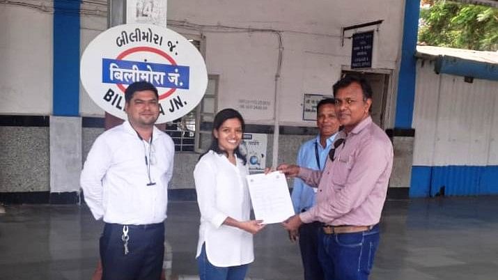 <div class="paragraphs"><p>Harshita Patel with other officers of Mumbai Divison's Western Railway.</p></div>