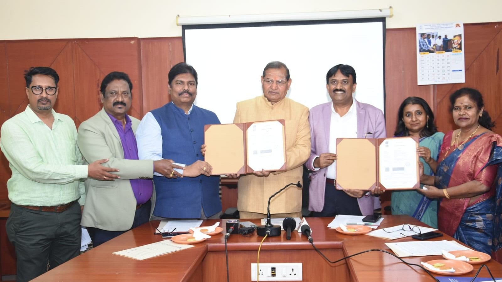 <div class="paragraphs"><p>Karnataka State Open University (KSOU) entered into a Memorandum of Understanding (MoU) with Karnataka State Dr Gangubhai Hanagal Music and Performing Arts (KSGHMPAU) University on Friday. </p></div>