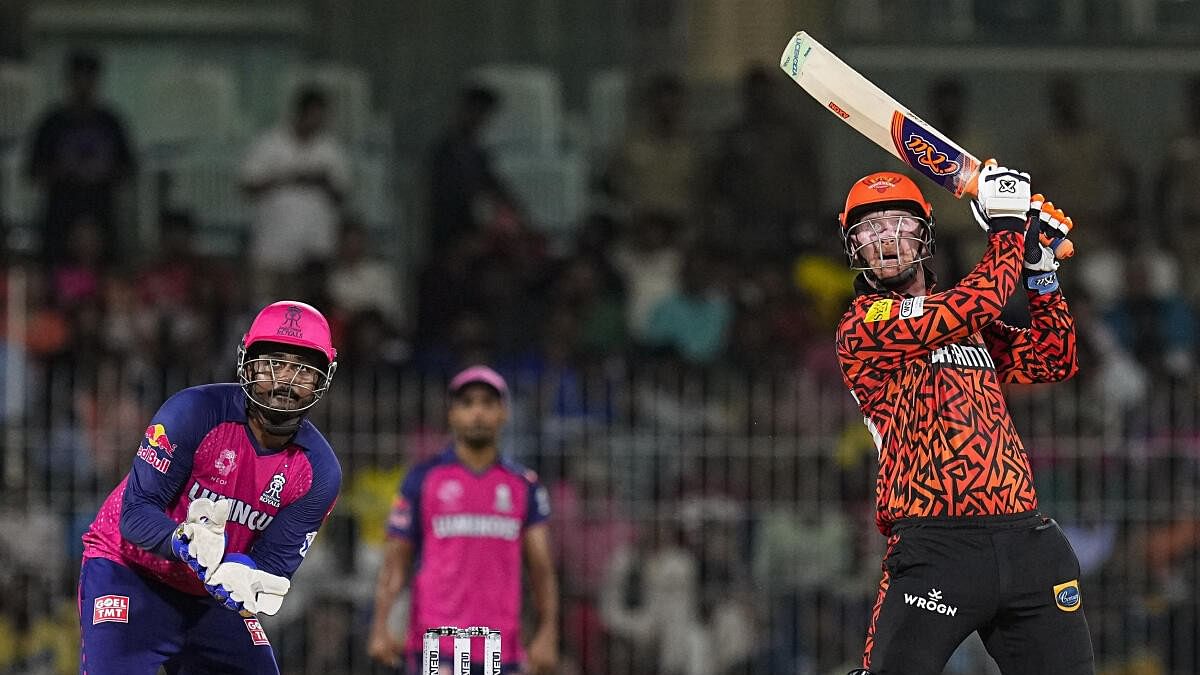 <div class="paragraphs"><p>Sunrisers Hyderabad batter Heinrich Klaasen plays a shot as RR skipper Sanju Samson watches on.</p></div>