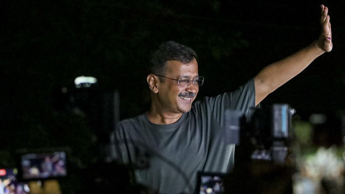 <div class="paragraphs"><p>Delhi Chief Minister Arvind Kejriwal acknowledges supporters outside his residence after the Supreme Court (SC) granted him interim bail.&nbsp;</p></div>