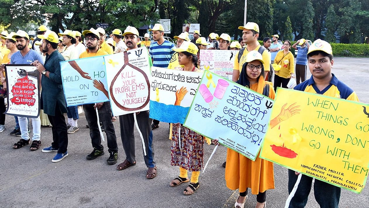 <div class="paragraphs"><p>Deputy Commissioner Sasikanth Senthil inaugurates the World Suicide Prevention Day-2018, at St Aloysius College Ground in Mangaluru on Monday.</p></div>