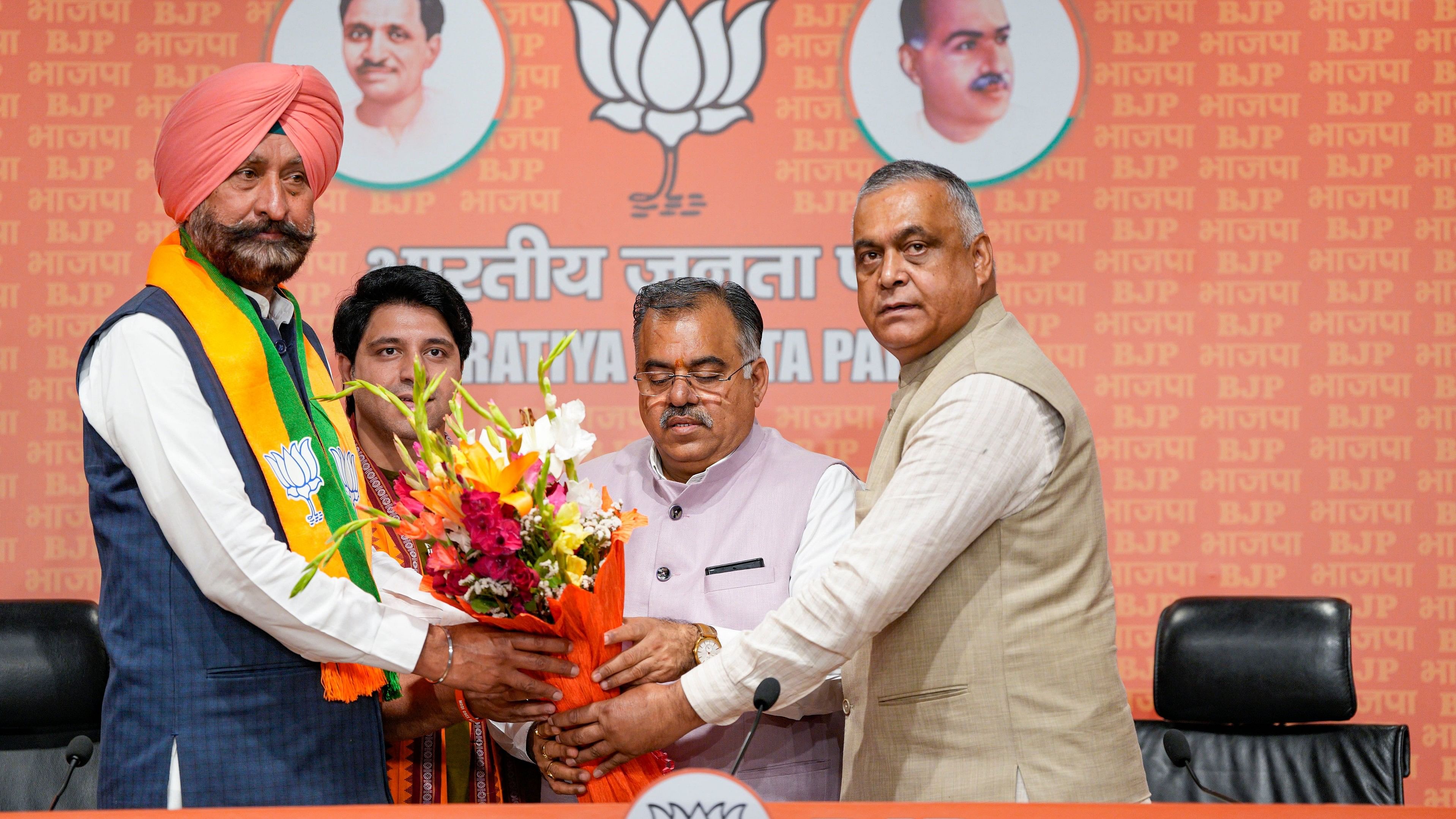 <div class="paragraphs"><p>BJP National General Secretary Tarun Chugh and party leader Krishan Dev Bhandari welcomes advocate Jagbir Singh Brar as he joins BJP, at the party headquarters, in New Delhi, Tuesday, May 21, 2024. </p></div>