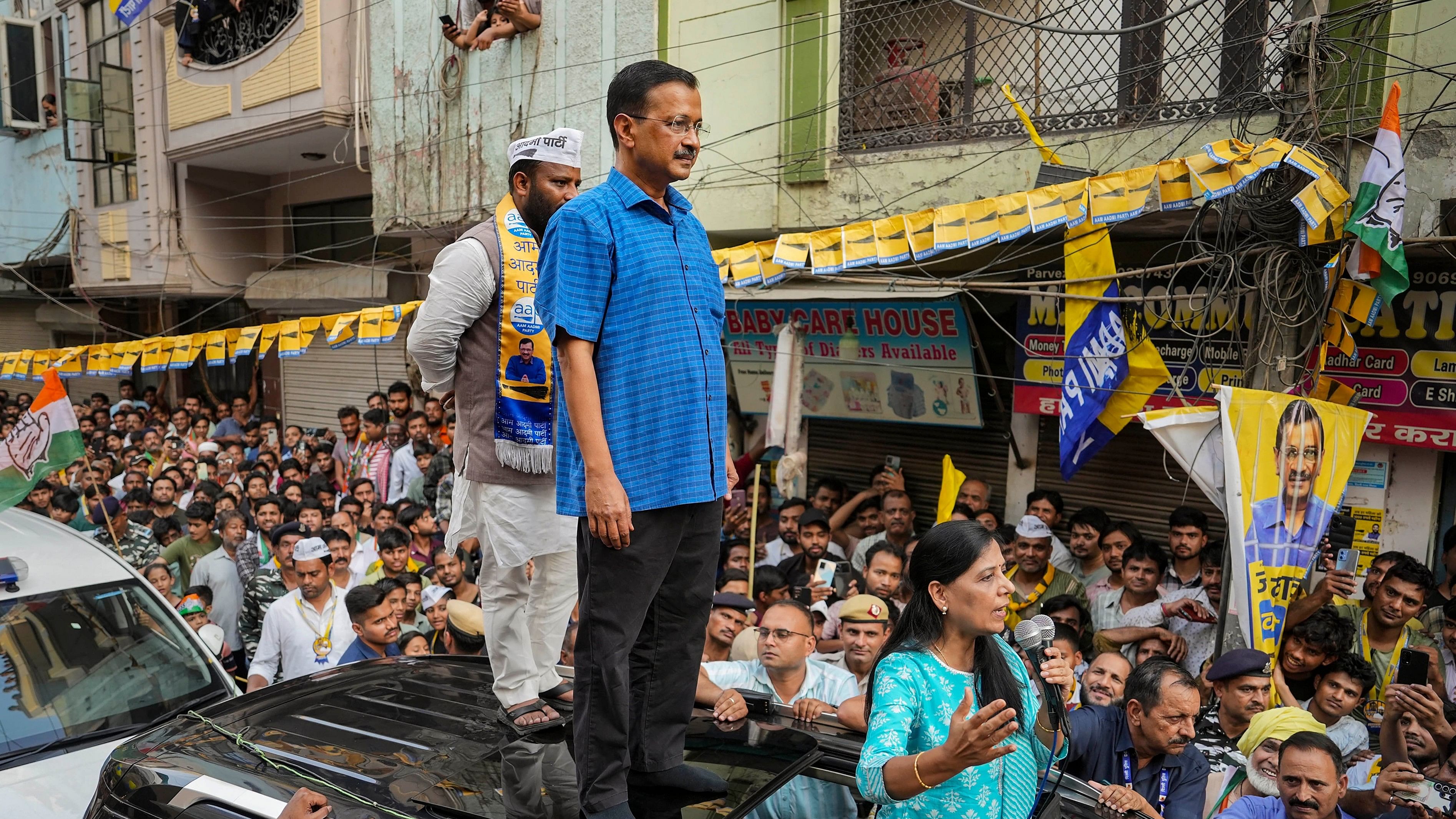 <div class="paragraphs"><p>New Delhi: Delhi Chief Minister and AAP convenor Arvind Kejriwal and his wife Sunita during a 'Nukkad Sabha' in support of I.N.D.I.A.'s East Delhi Lok Sabha seat candidate Kuldeep Kumar (AAP), in East Delhi, Monday, May 20, 2024. </p></div>