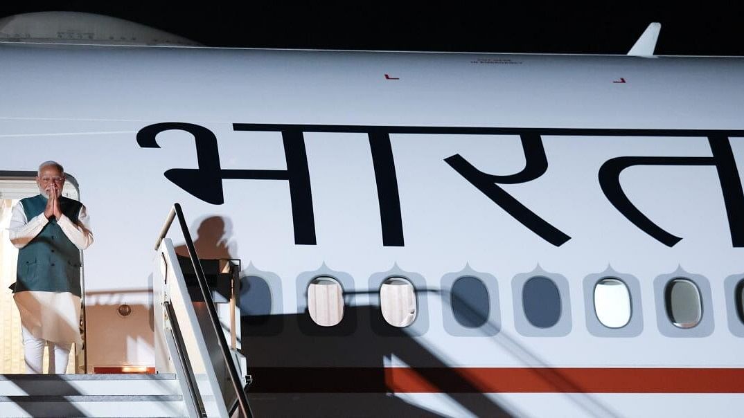 <div class="paragraphs"><p>PM Modi arrives in Italy</p></div>